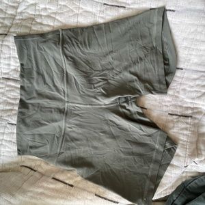 Lululemon align shorts sage green (womens 6)